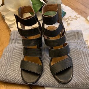 Block heel sandals in dark gray